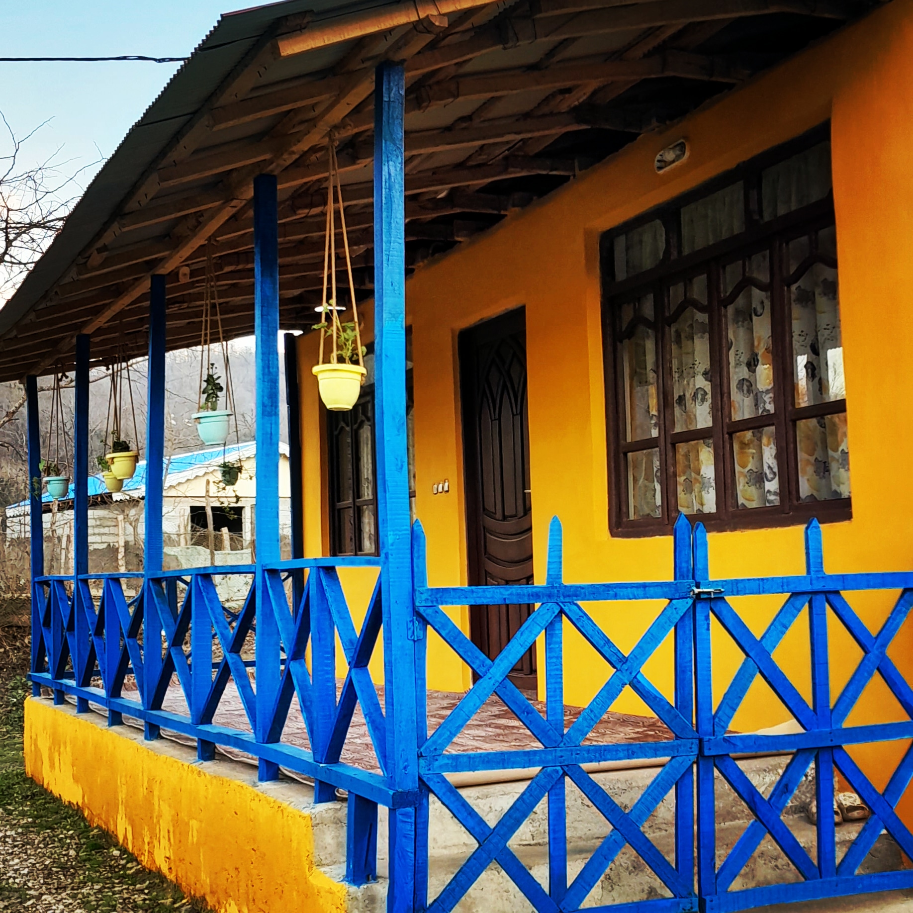 اقامتگاه بومگردی کادوس