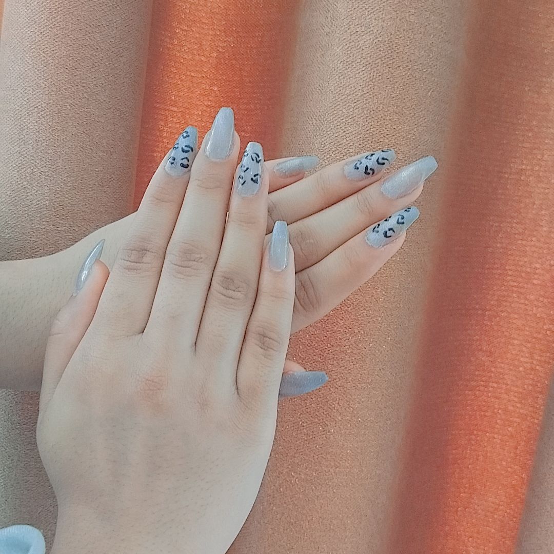 خدمات ناخن (الارو نیل elaro nail)