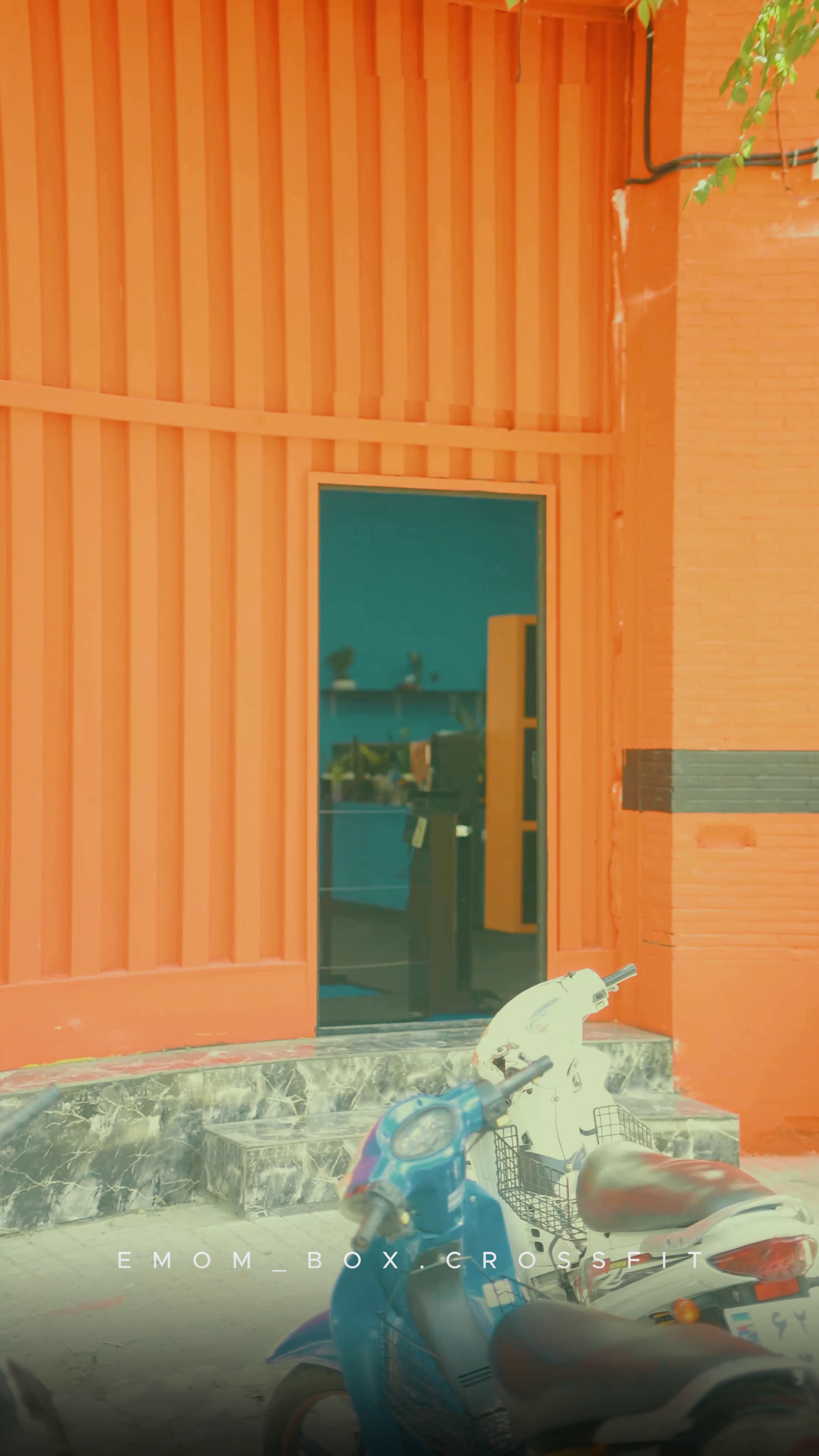 کراسفیت emom box