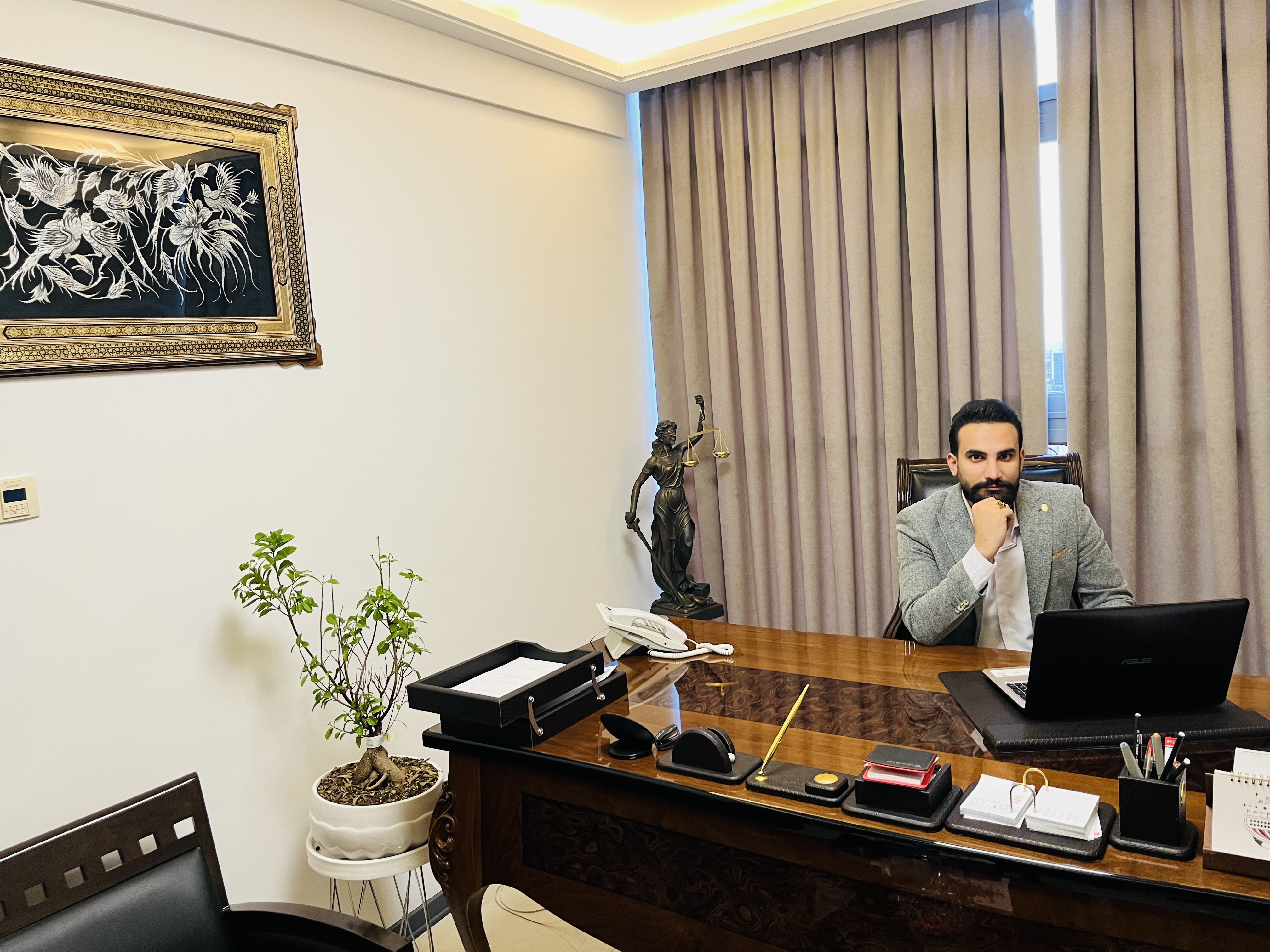 وکیل پایه یک دادگستری احمدرضا گل شیرازی