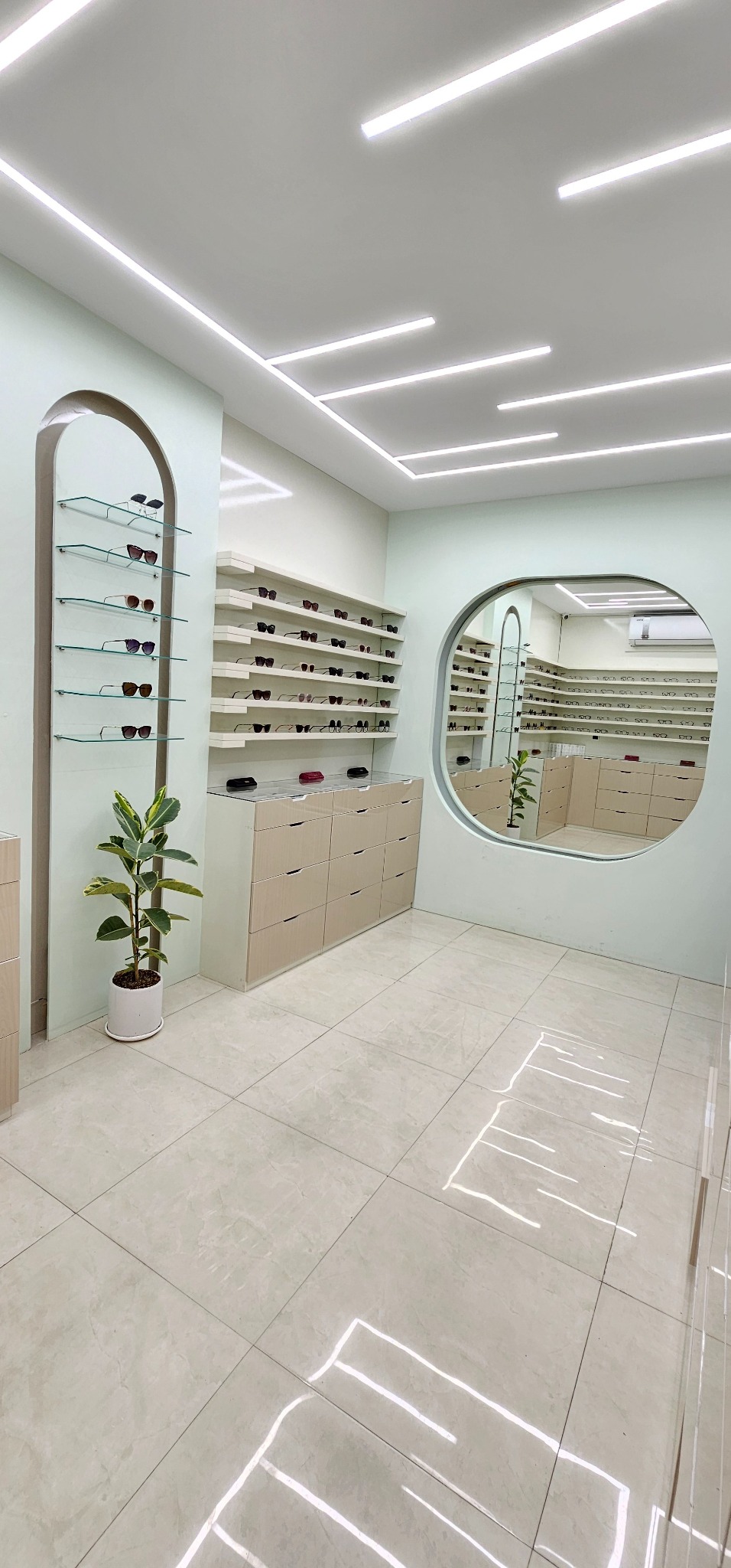 کلینیک اپتومتری و عینک سپیدار