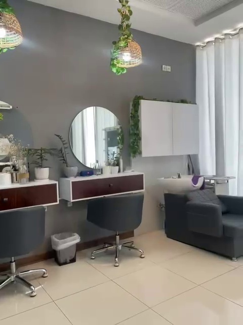 سالن زیبایی و آرایشگاه زنانه مانگ