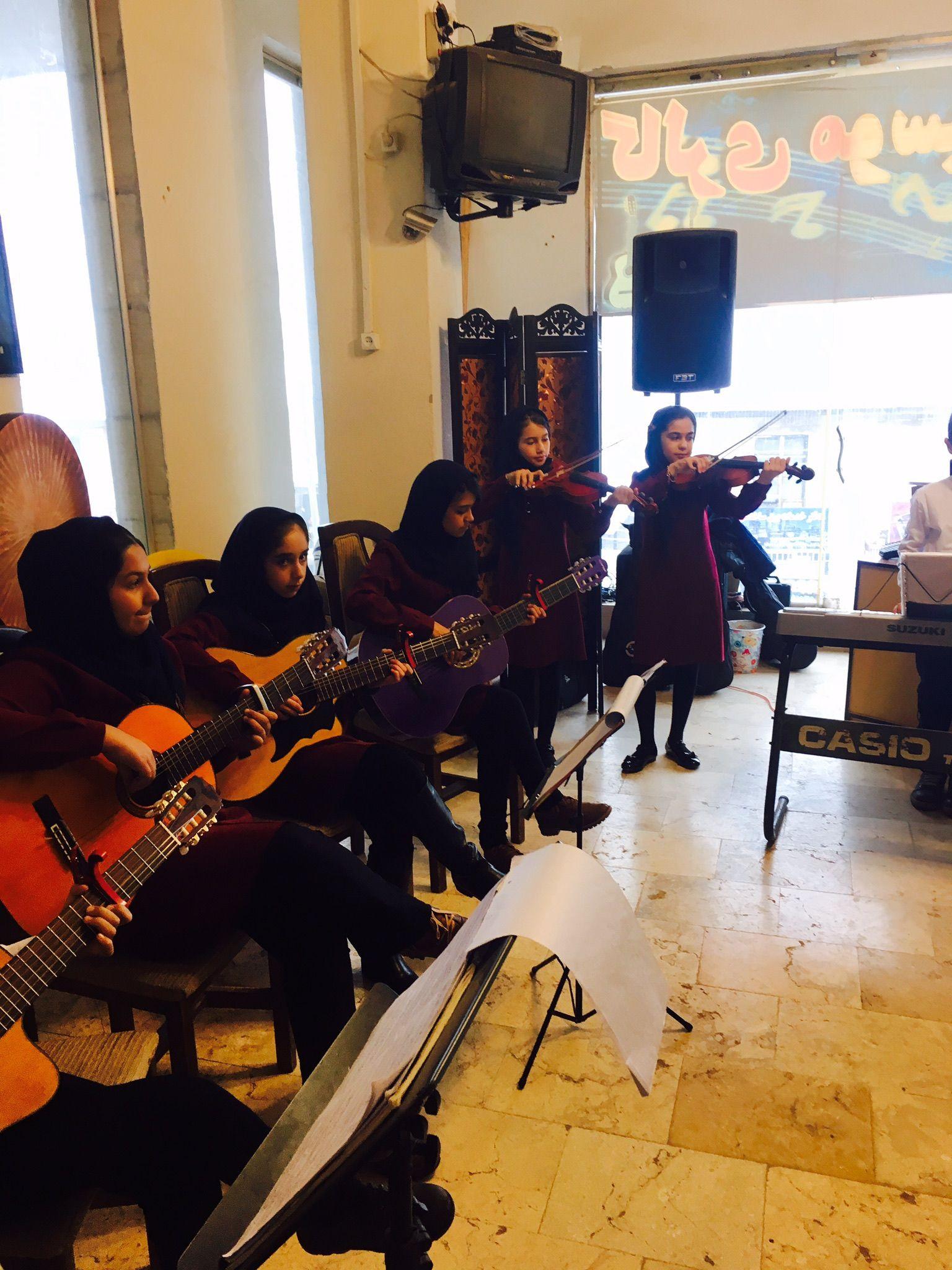 آموزشگاه و فروشگاه موسيقى طنين