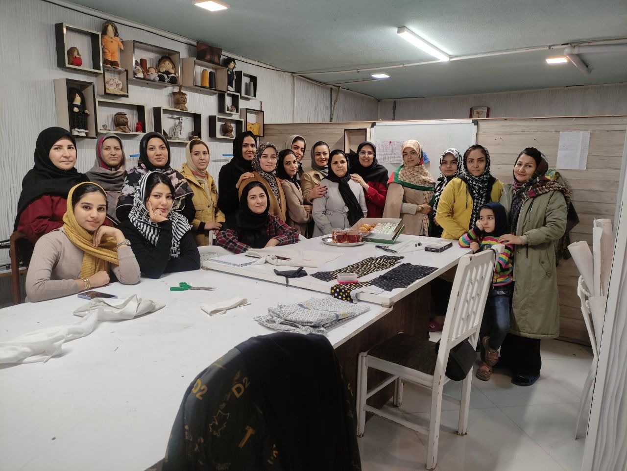 آموزشگاه خیاطی و صنایع دستی  پرنا