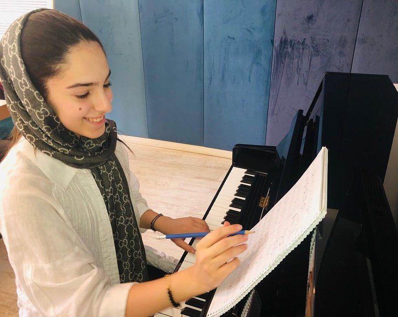 آموزشگاه موسیقی ریشه در خاک