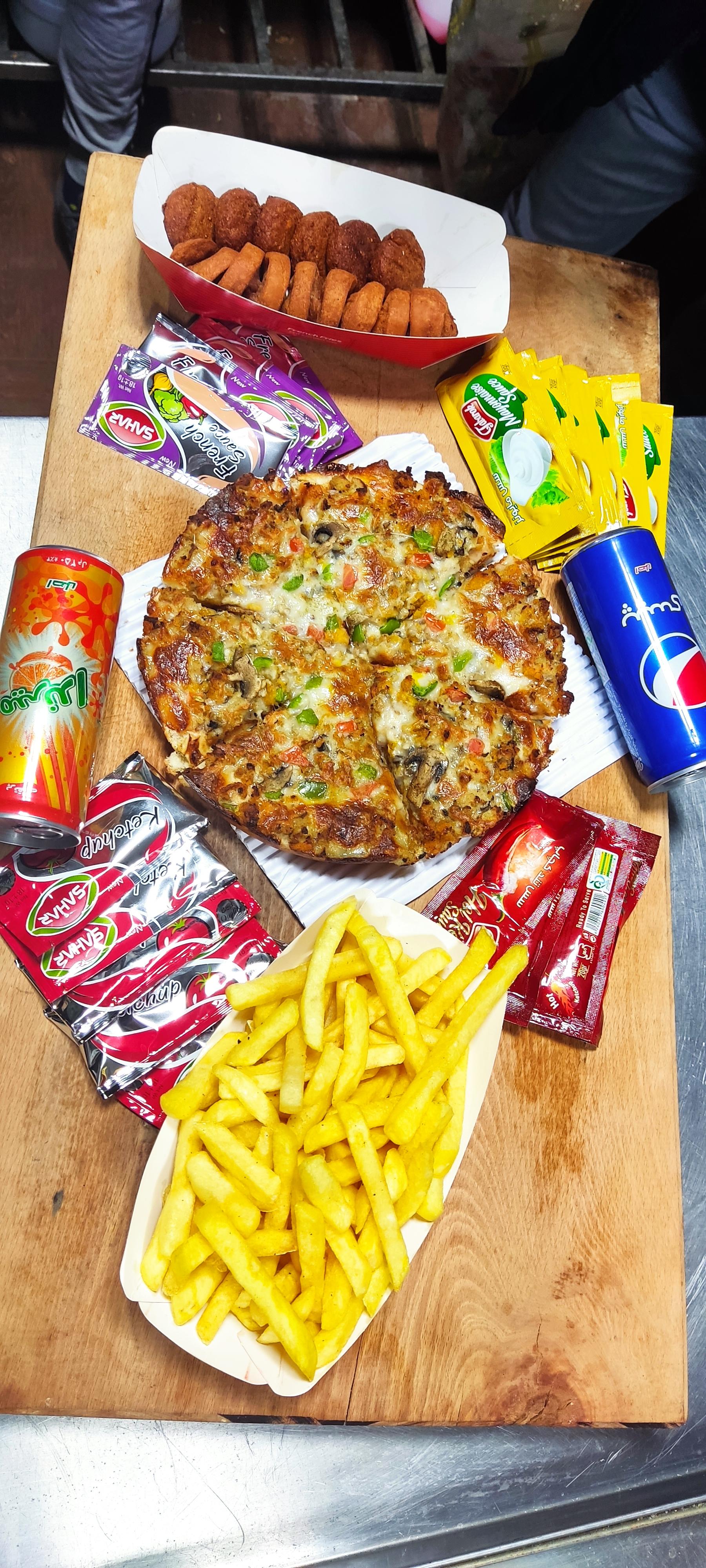 پیتزا ساندویچ چشمک