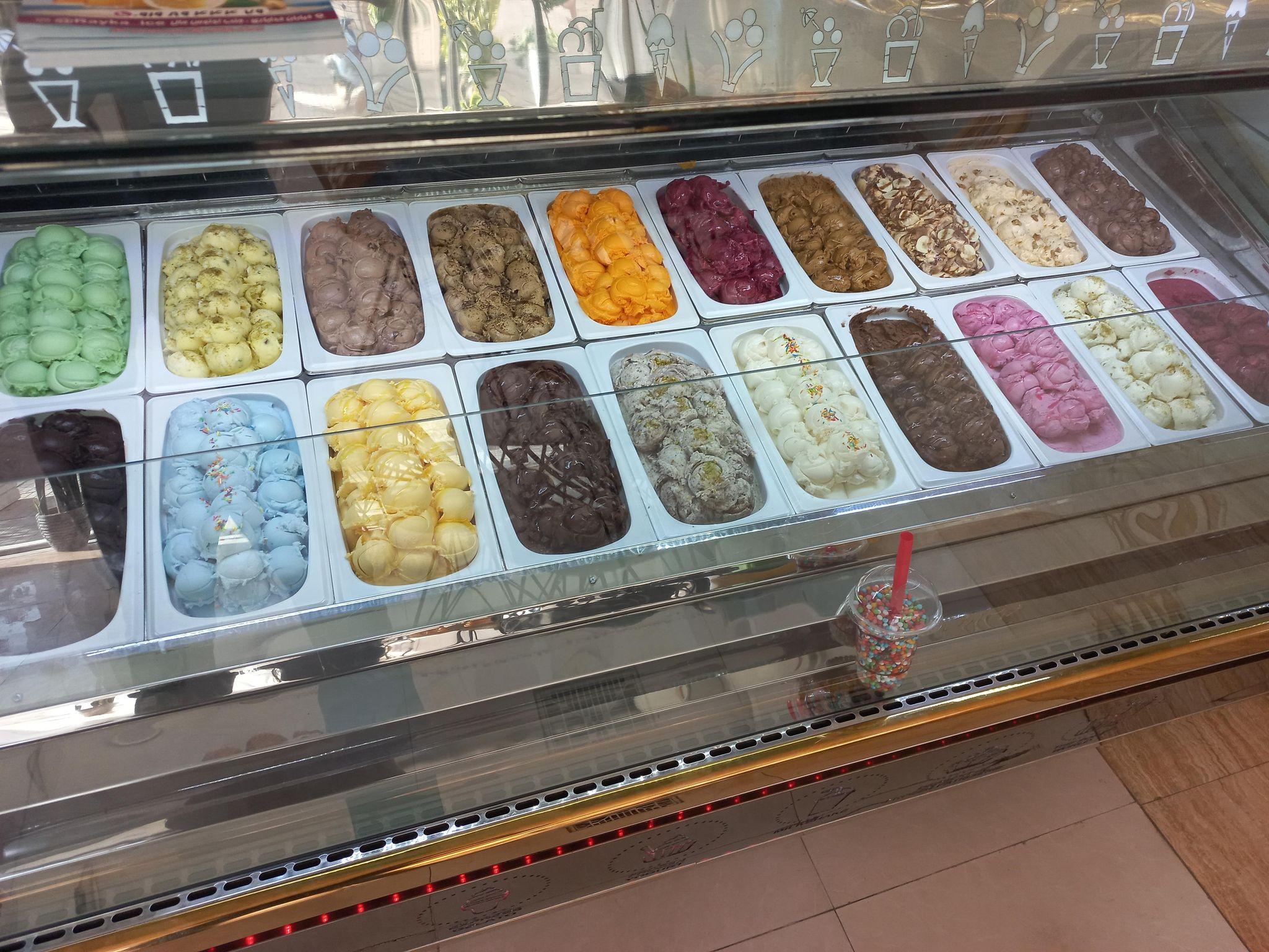 ابمیوه و بستنی رایکا