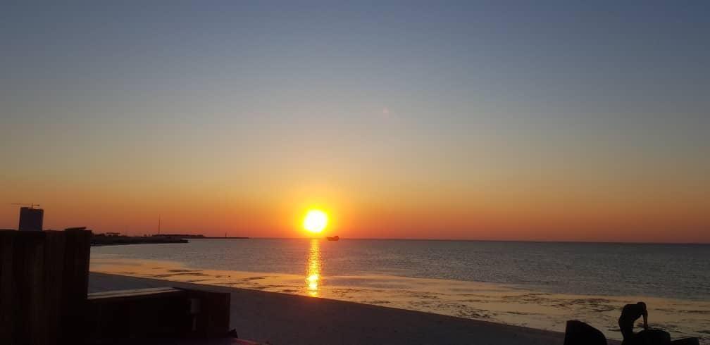 رستوران ساحلی موج دریا