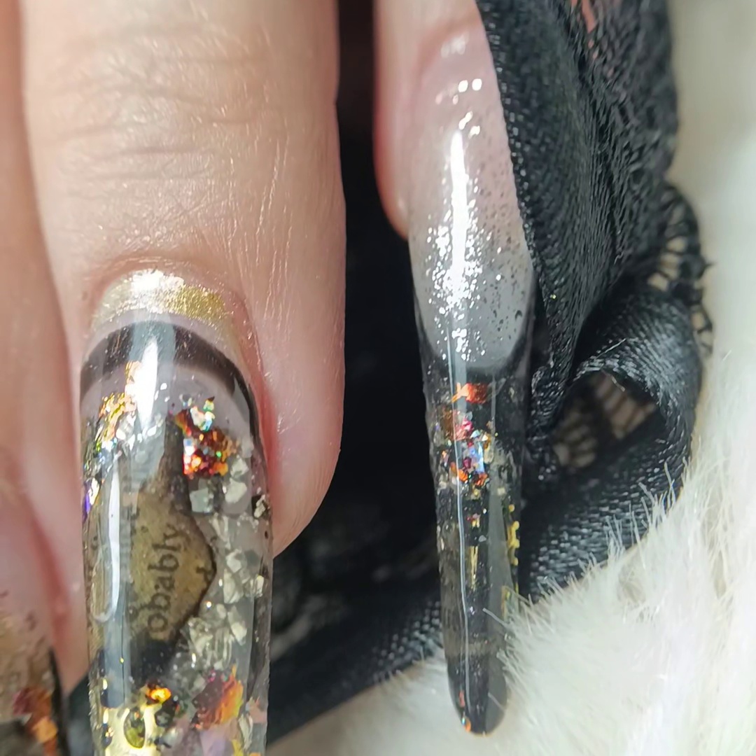 خدمات ناخن مریم احمدی