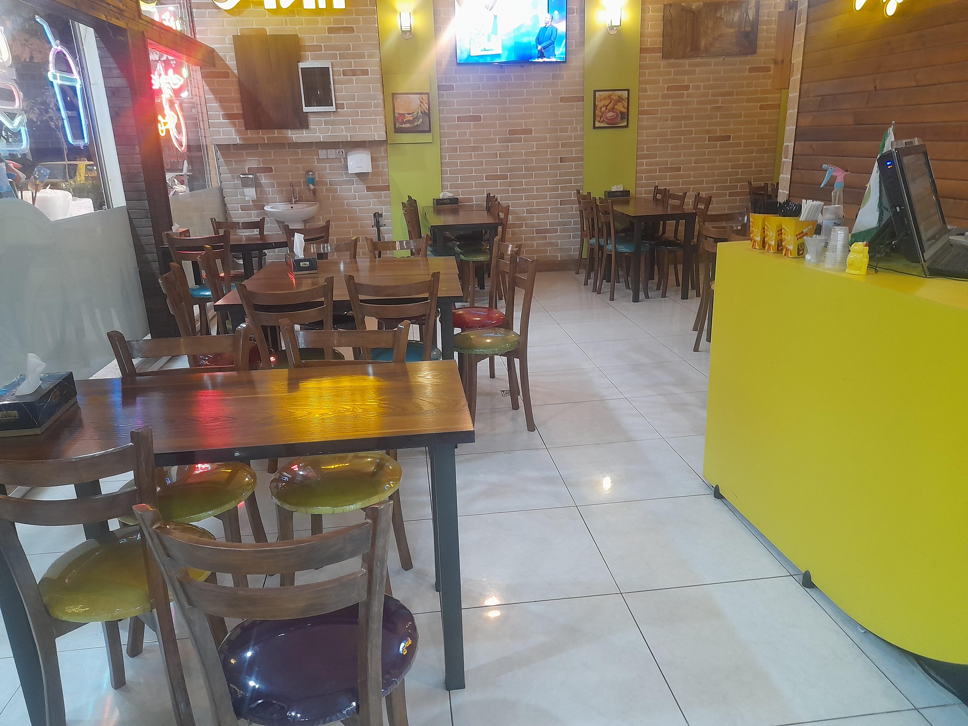 فست فود آوین