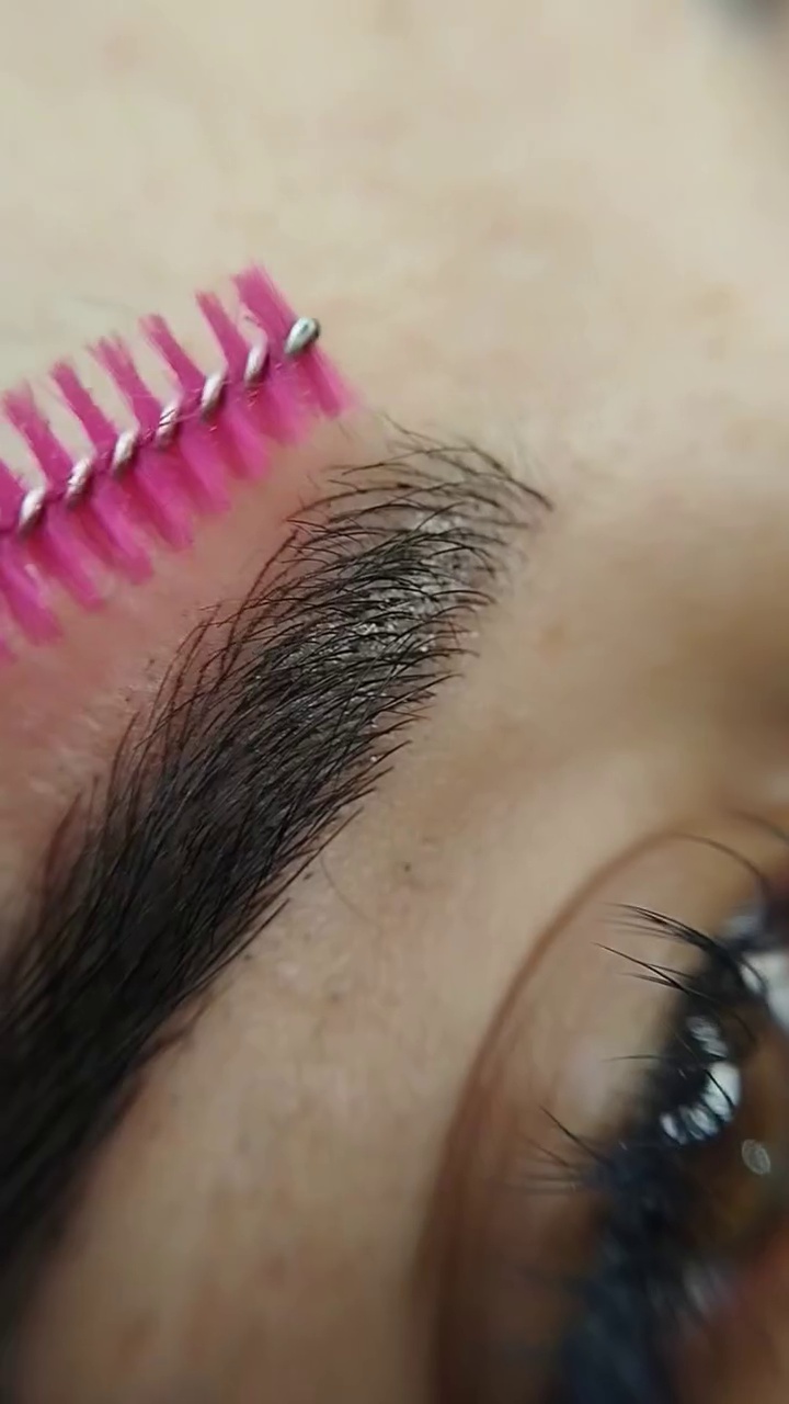 خدمات آرایش دائم و میکروبلیدینگ بابایی