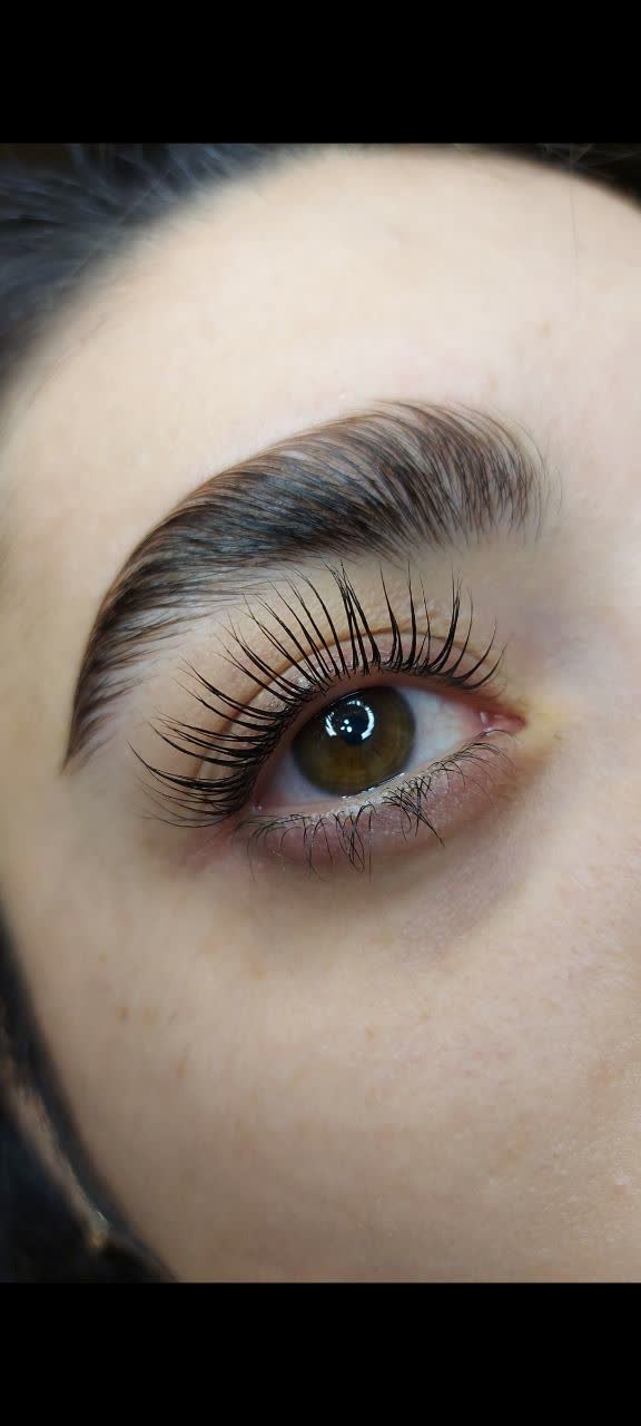 لیفت و لمینت مژه و ابرو مهرناز