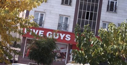 فایو گایز  (برگر و سیب زمینی)