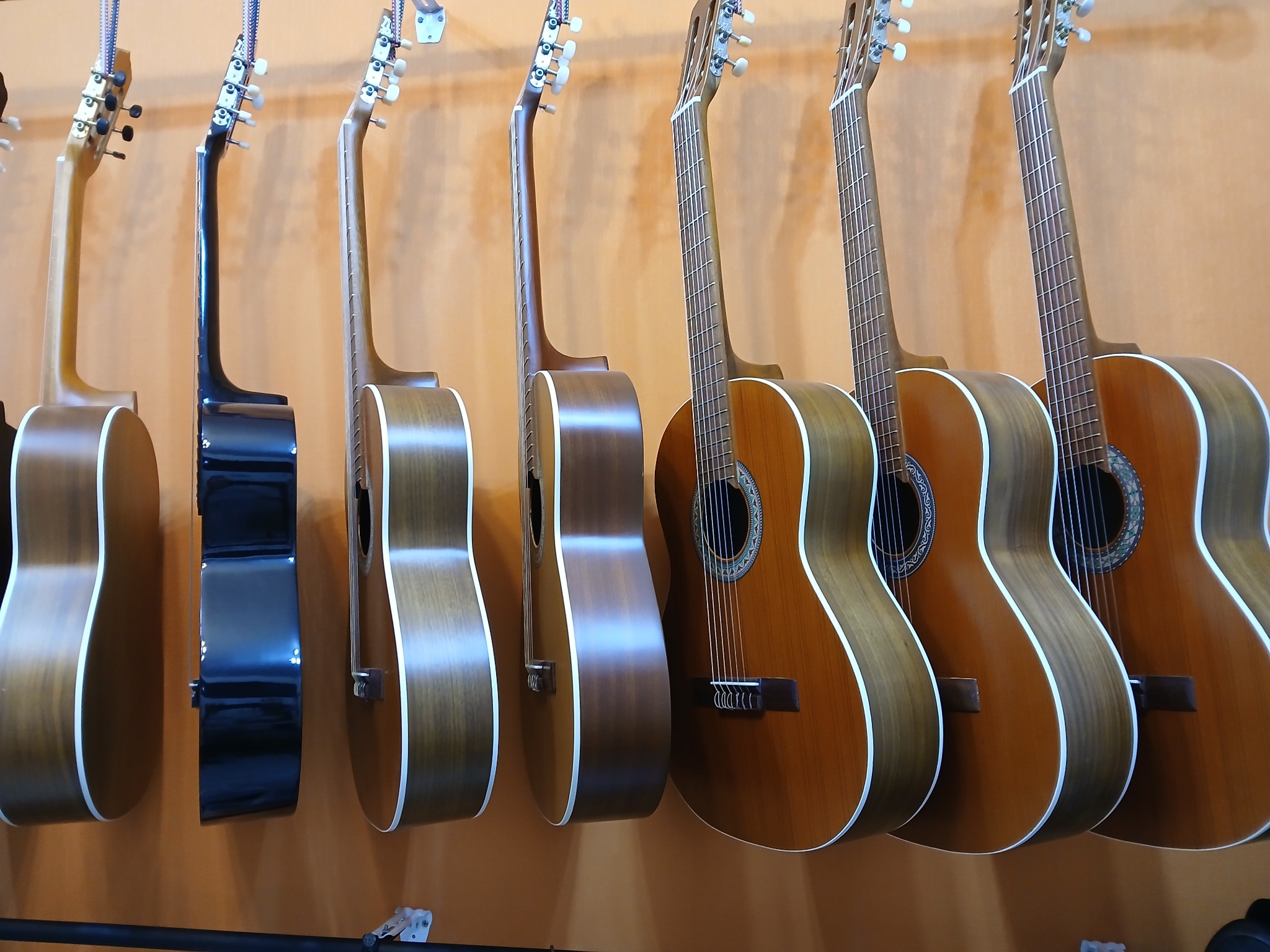 فروشگاه آلات موسیقی بیداد