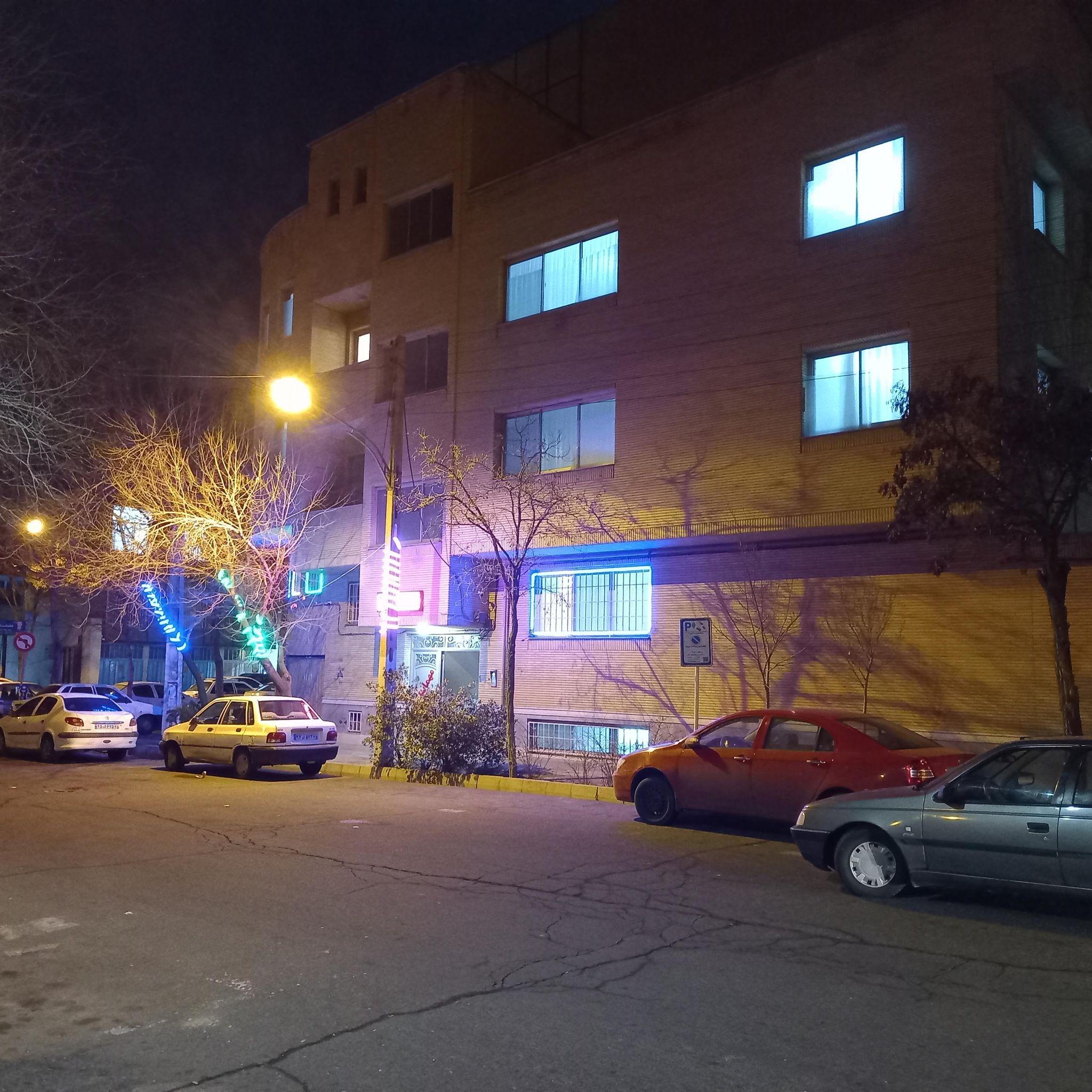 مهمانپذیر ققنوس