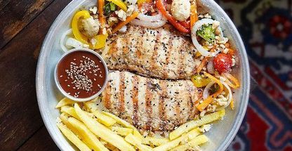 کافه روحی ( محوطه باغ نگارستان)