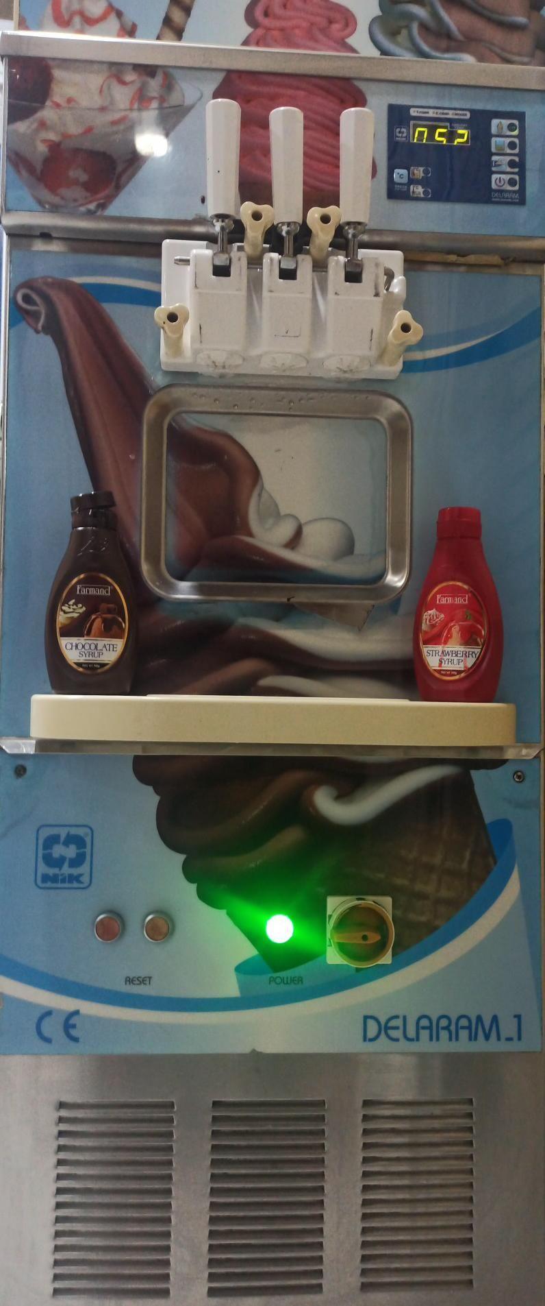 لبنیات سنتی و بستنی قیفی دلارام