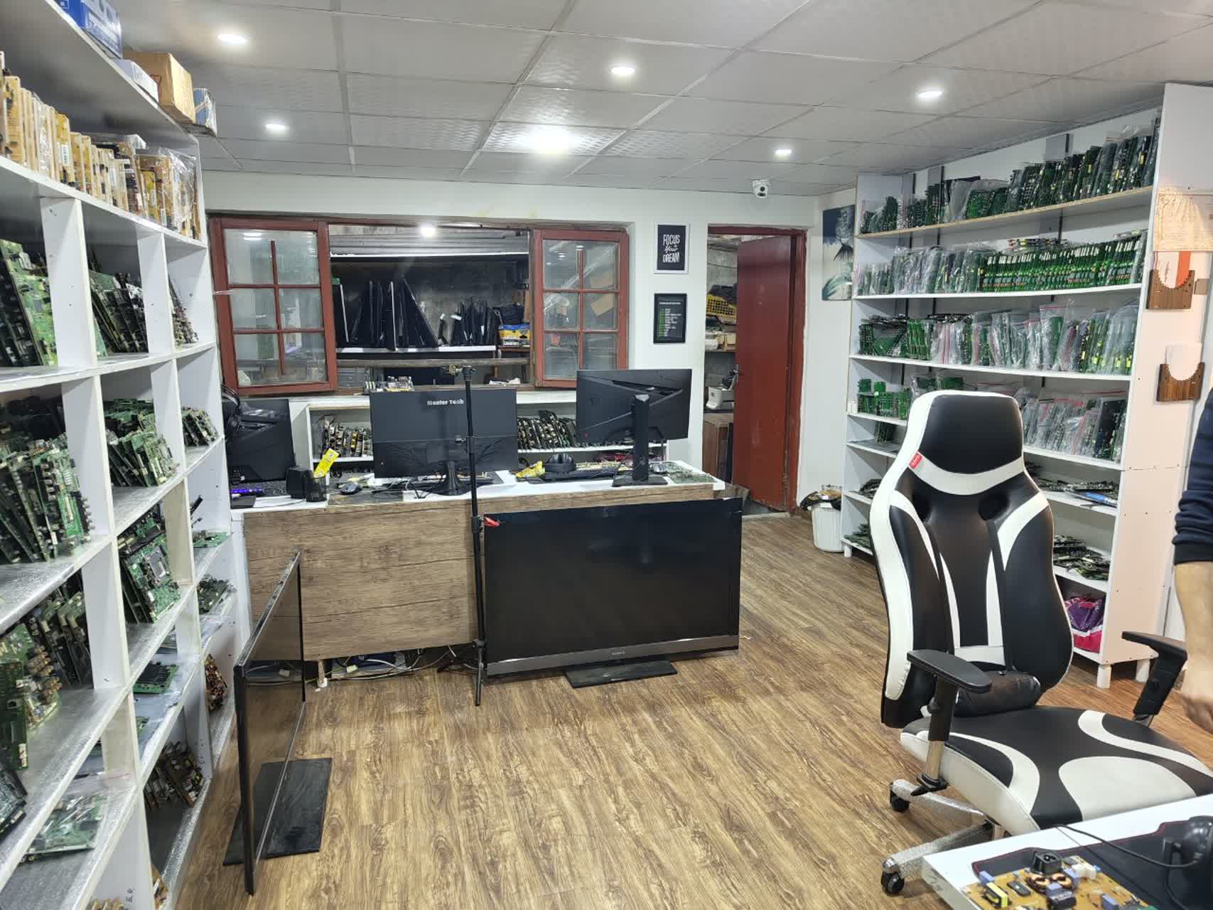 تعمیرگاه تلویزیون فیکس تیو
