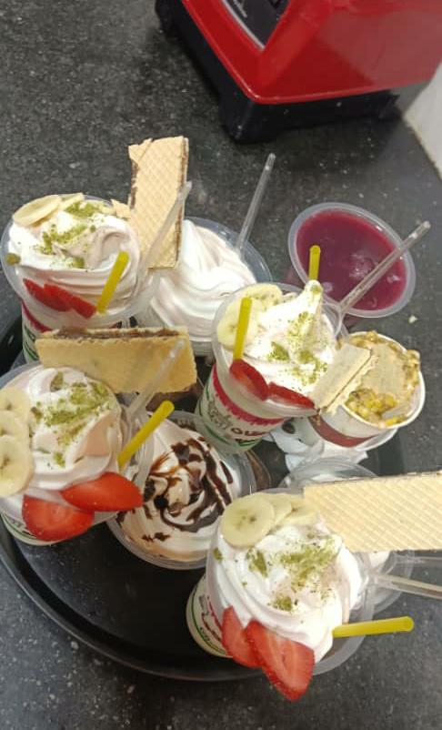 بستنی و آبمیوه فروشی برادران دهقان