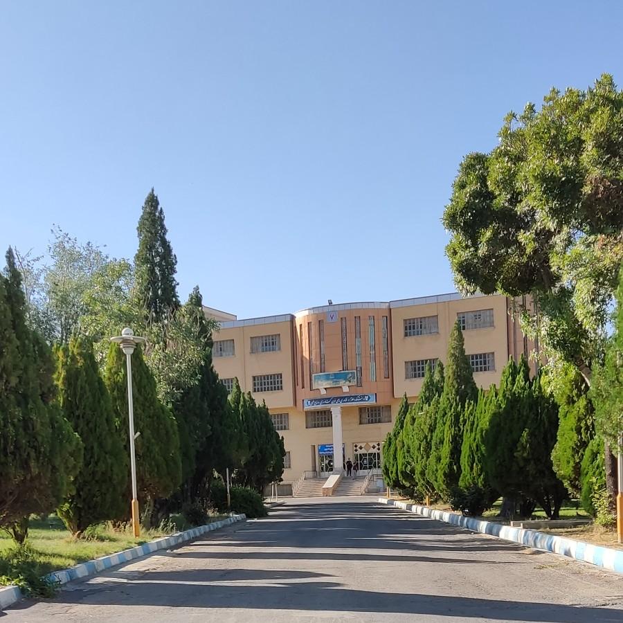 پارکینگ دانشکده فنی و مهندسی