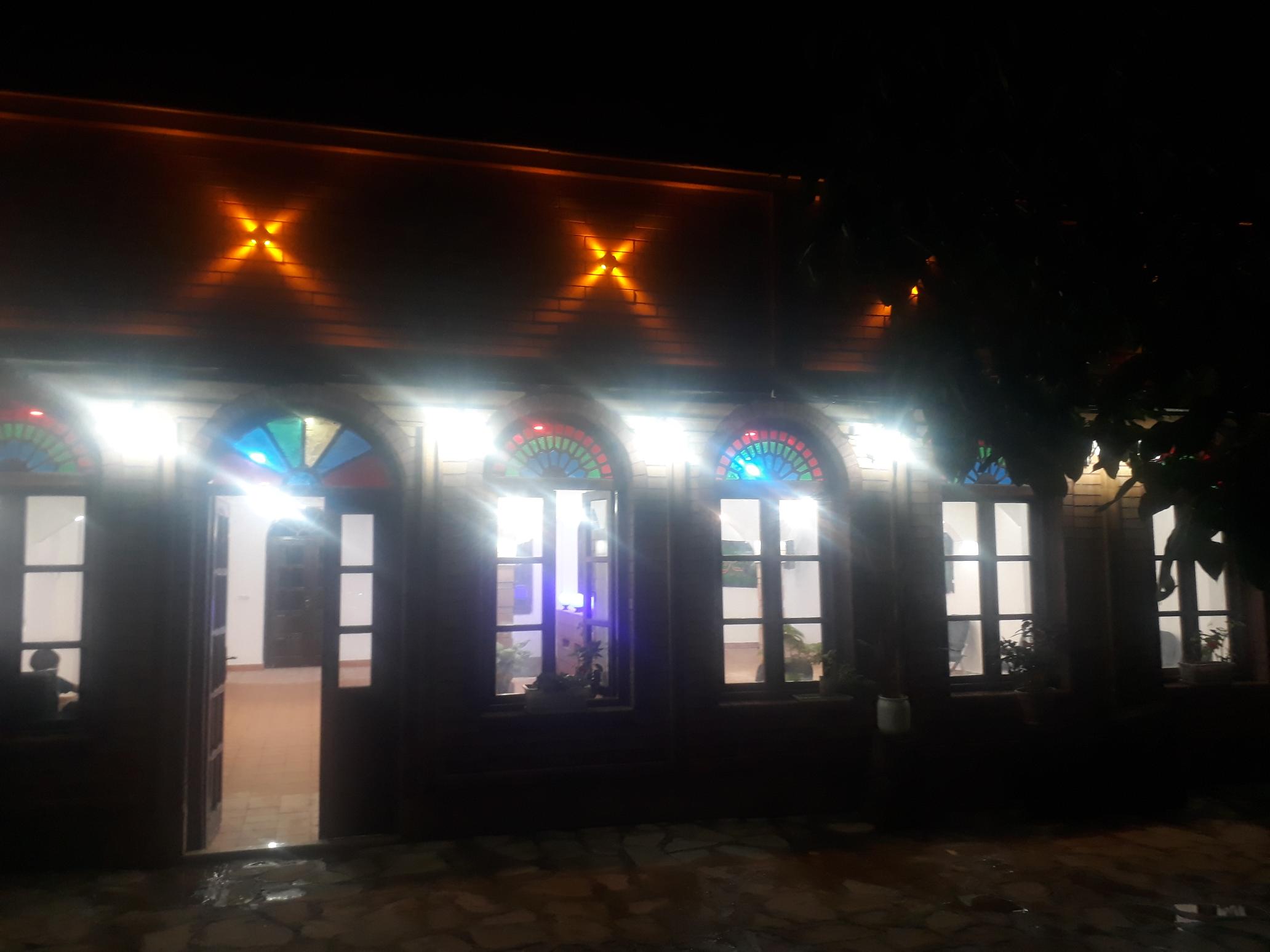 باغ رستوران شاخه نبات