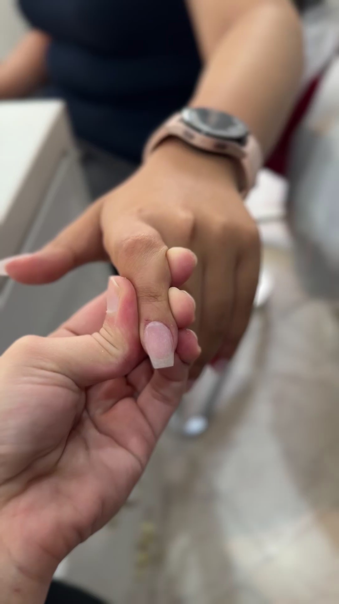 خدمات و اموزش ناخن یاسمن