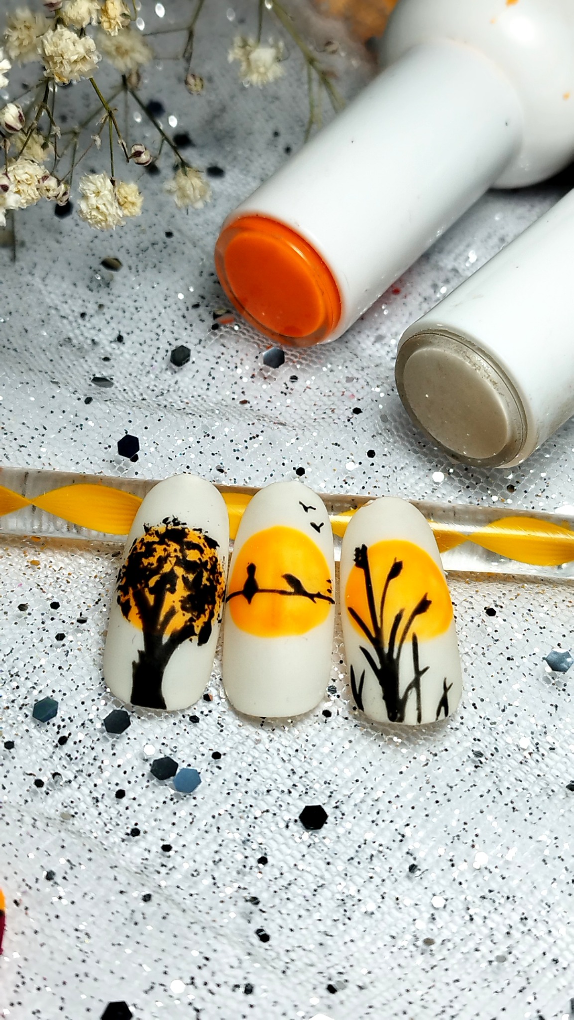 خدمات کاشت و طراحی ناخن بلوم نیل