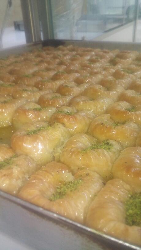 شیرینی و باقلوای اقدمی