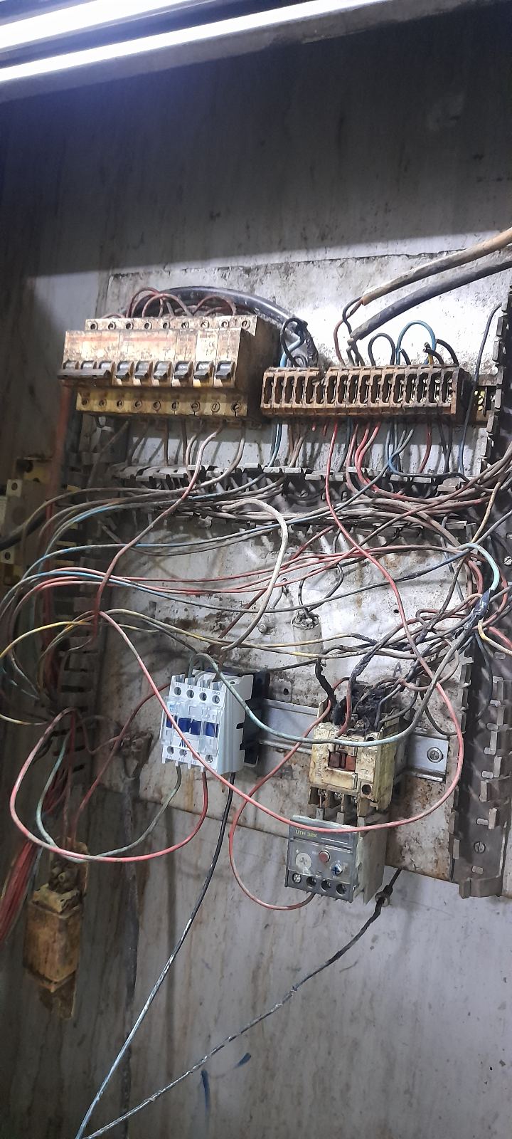 خدمات برق