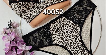 آرایشی ولباس زیر ماه بانو