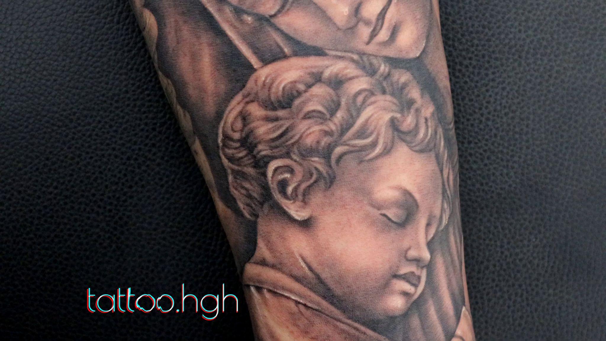 تاتو بدن HGH