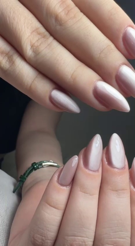 سالن کاشت ناخن و پدیکور نازنین(انقلاب)