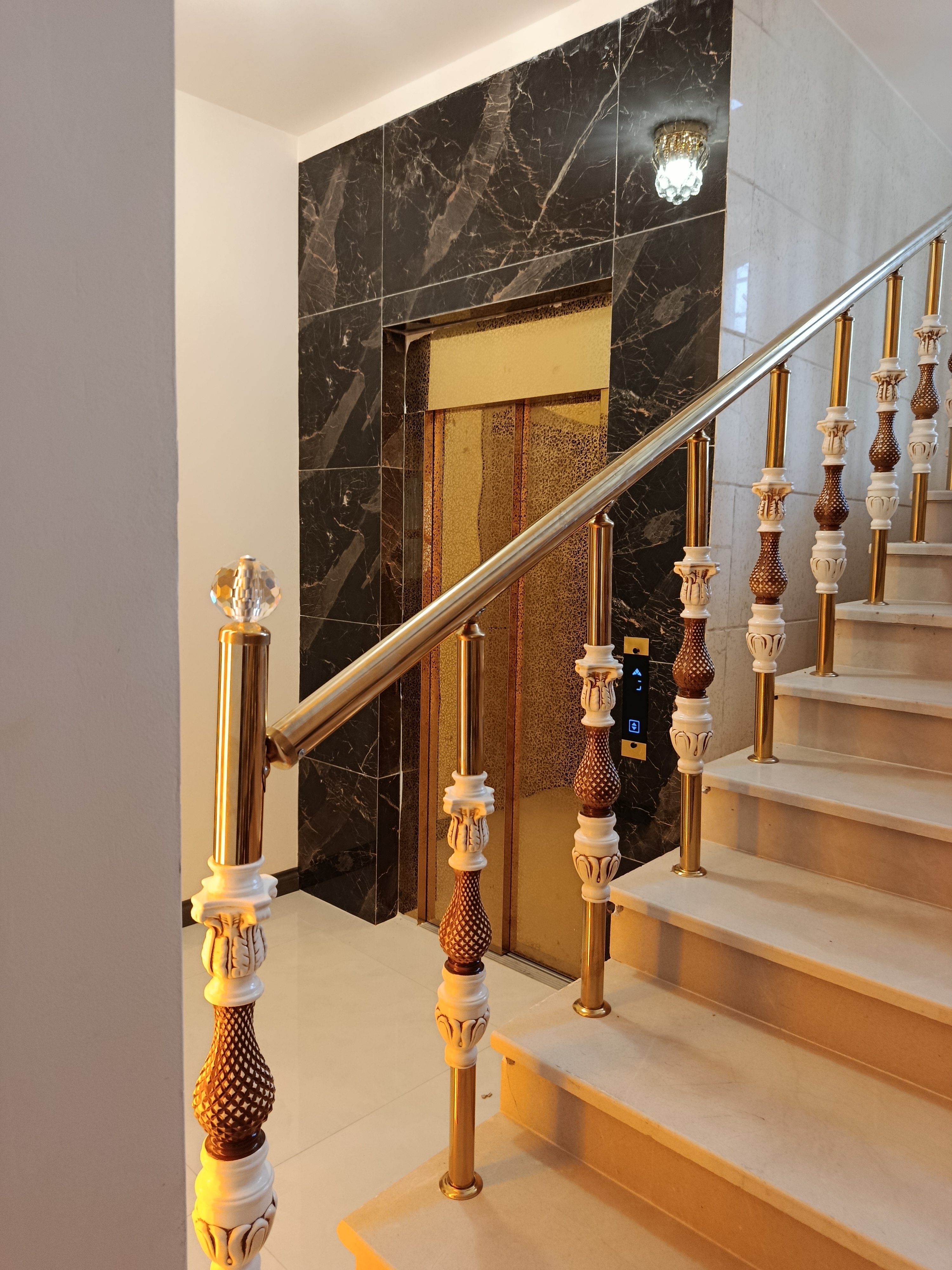 آسانسور ارگ فراز