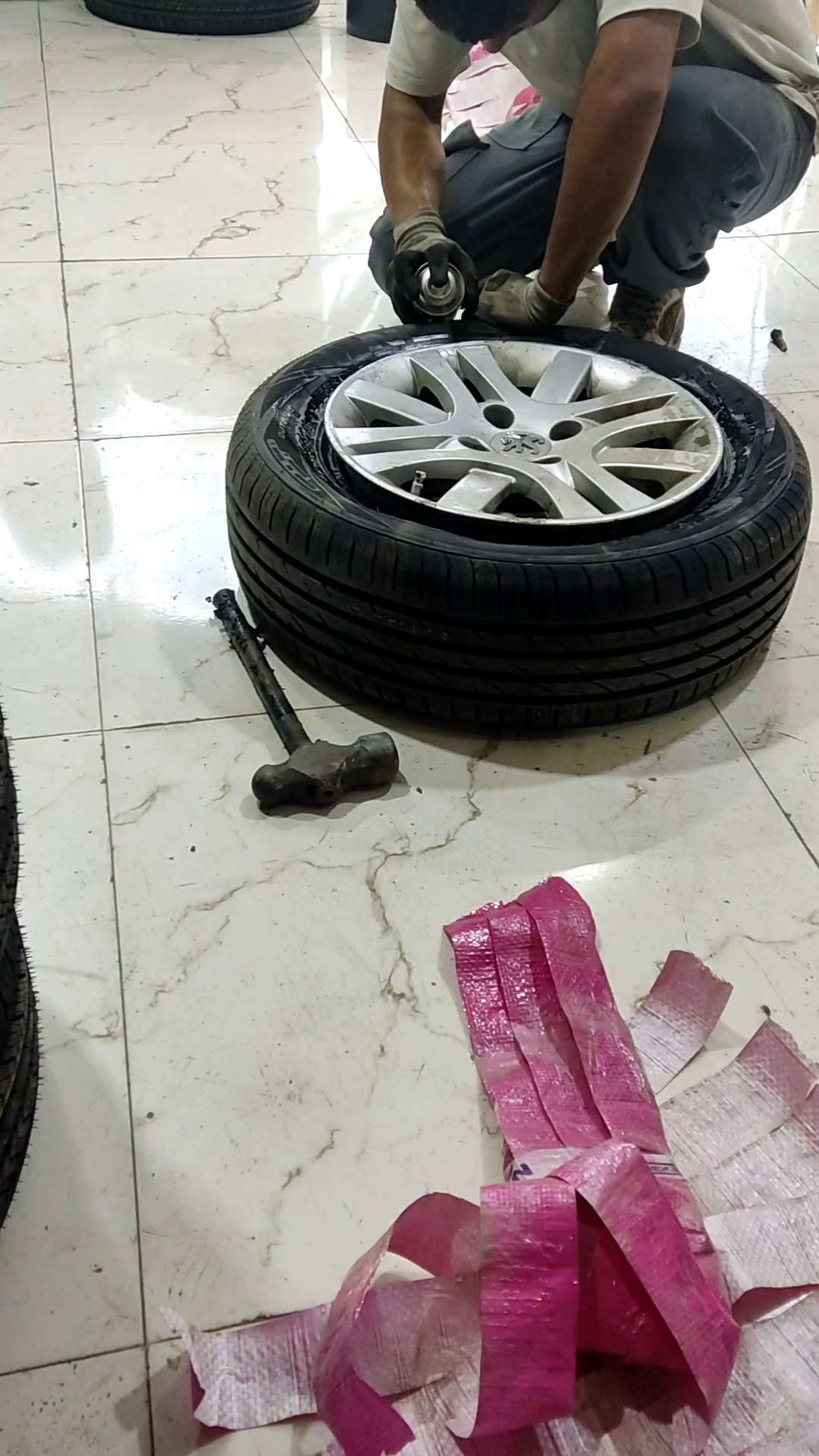 لاستیک فروشی احمد .برند خارجی و ایرانی