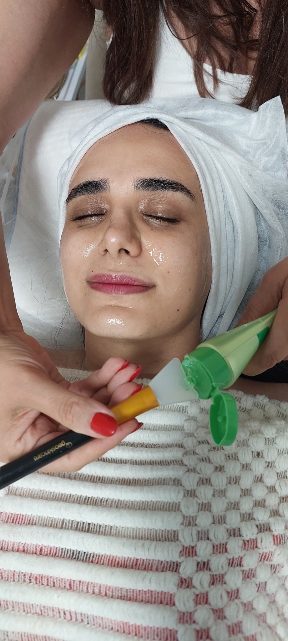 مرکز تخصصی فیشیال ارکیده سفید