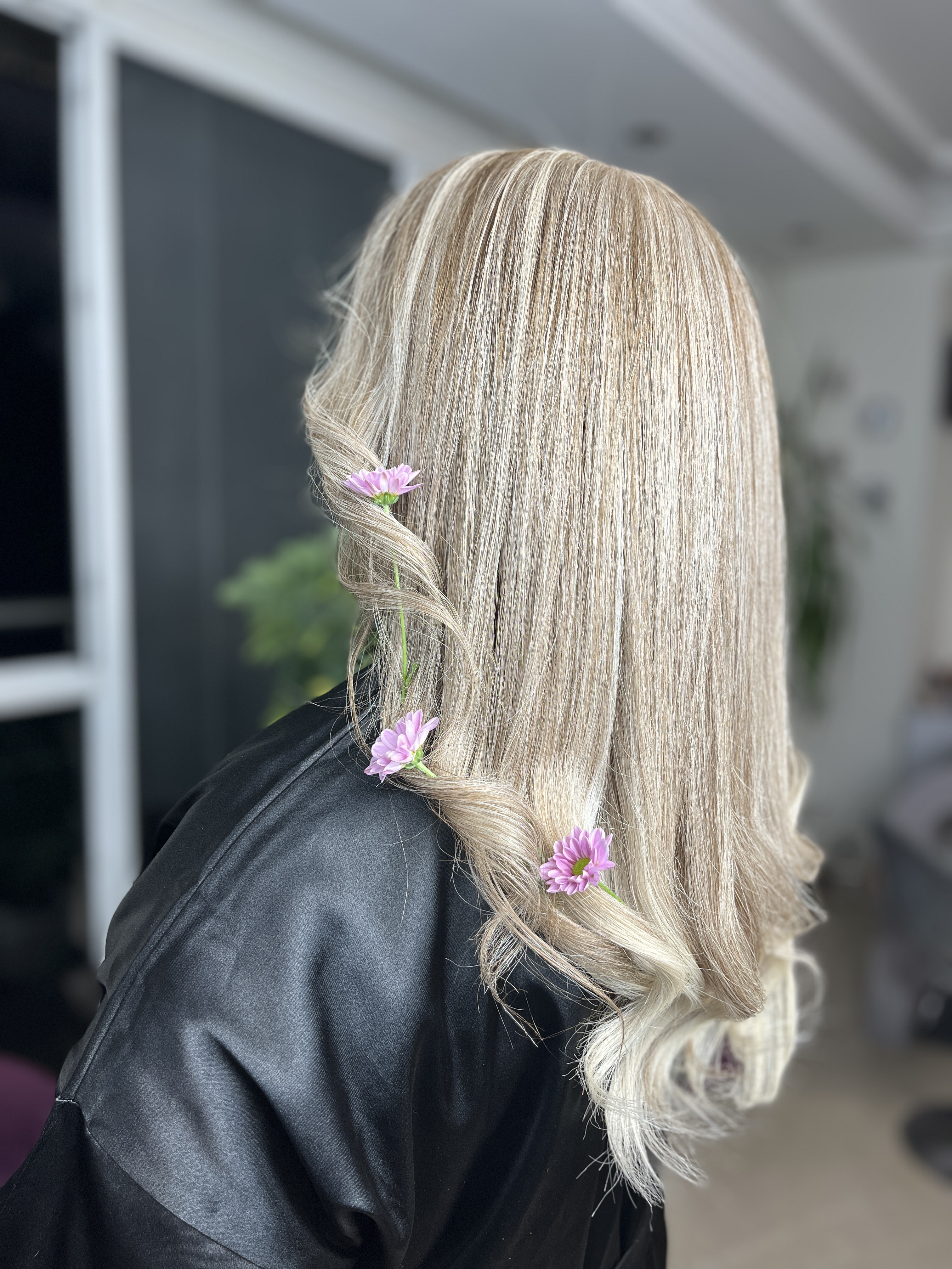 سالن  تخصصی رنگ و لایت مو  آنیتا طهرانی