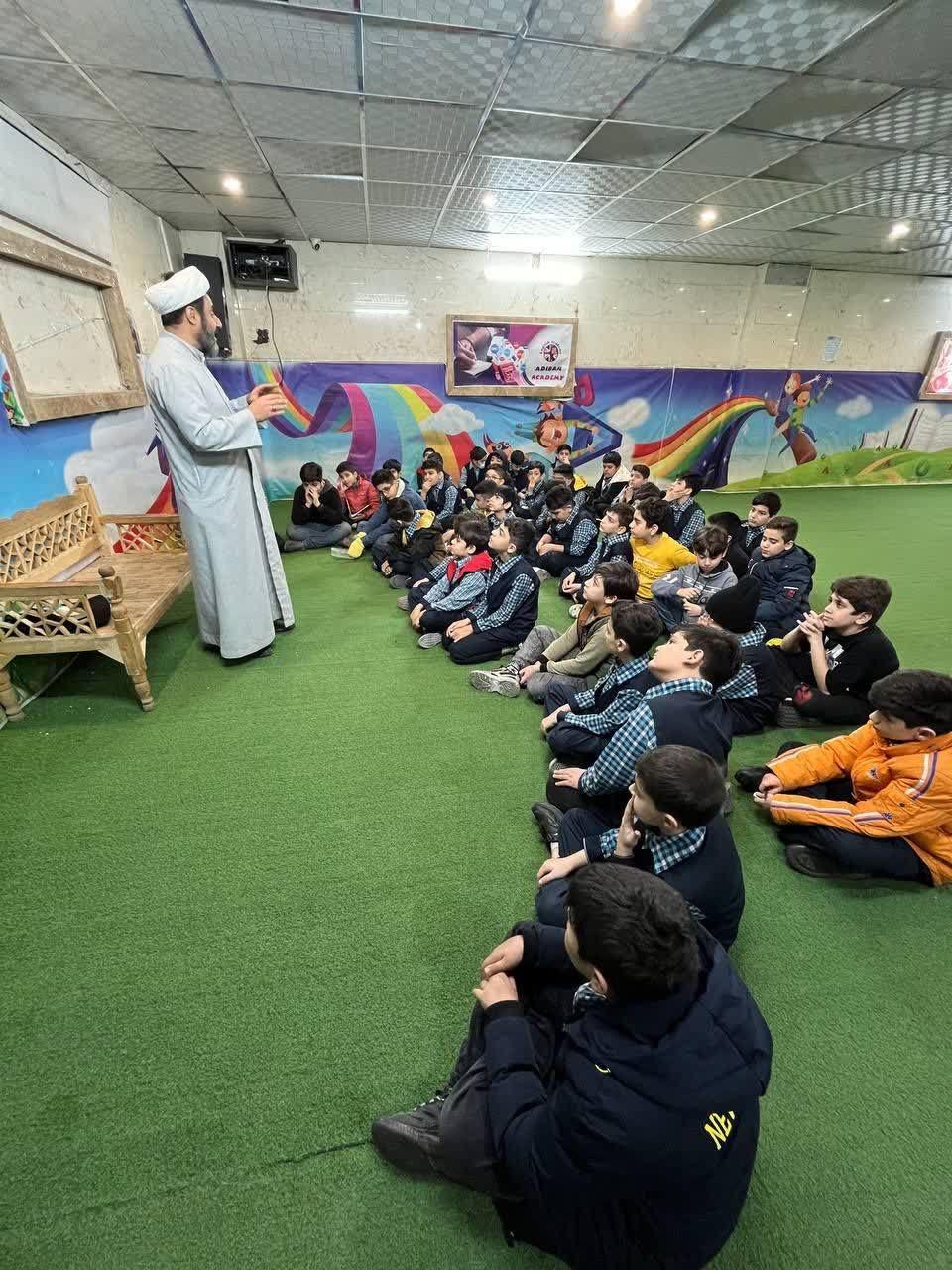 دبستان غیردولتی پسرانه ادیبان