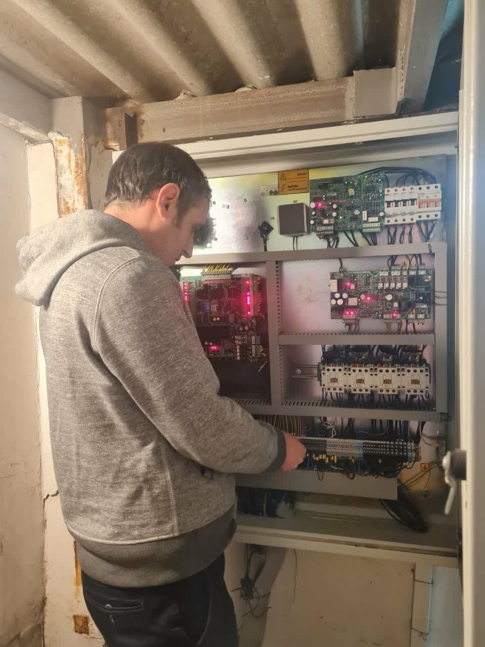 شرکت ایمن صنعت قدرتی