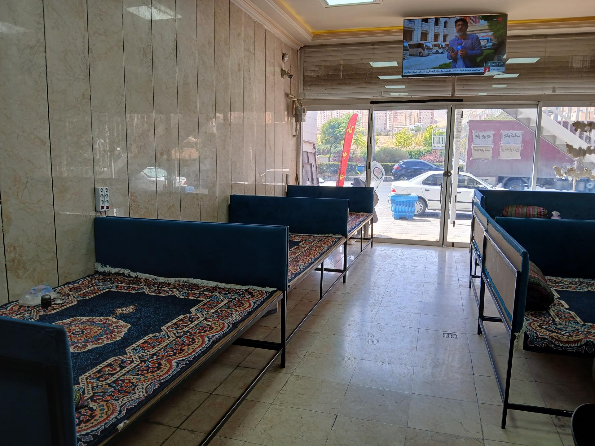 رستوران شاتر عزت نان داغ کباب داغ