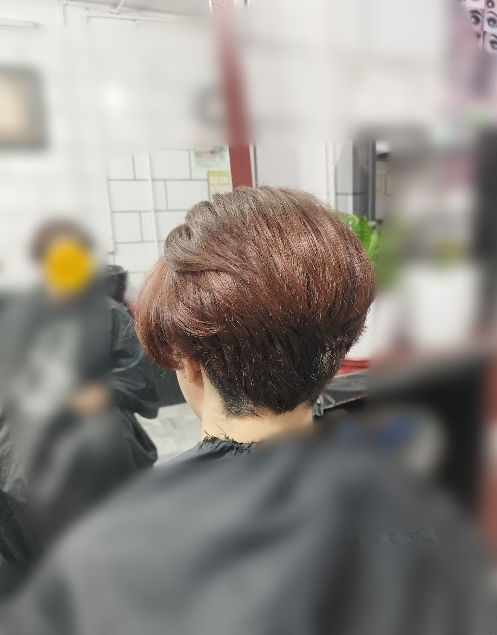 آرایشگاه زنانه لی لی