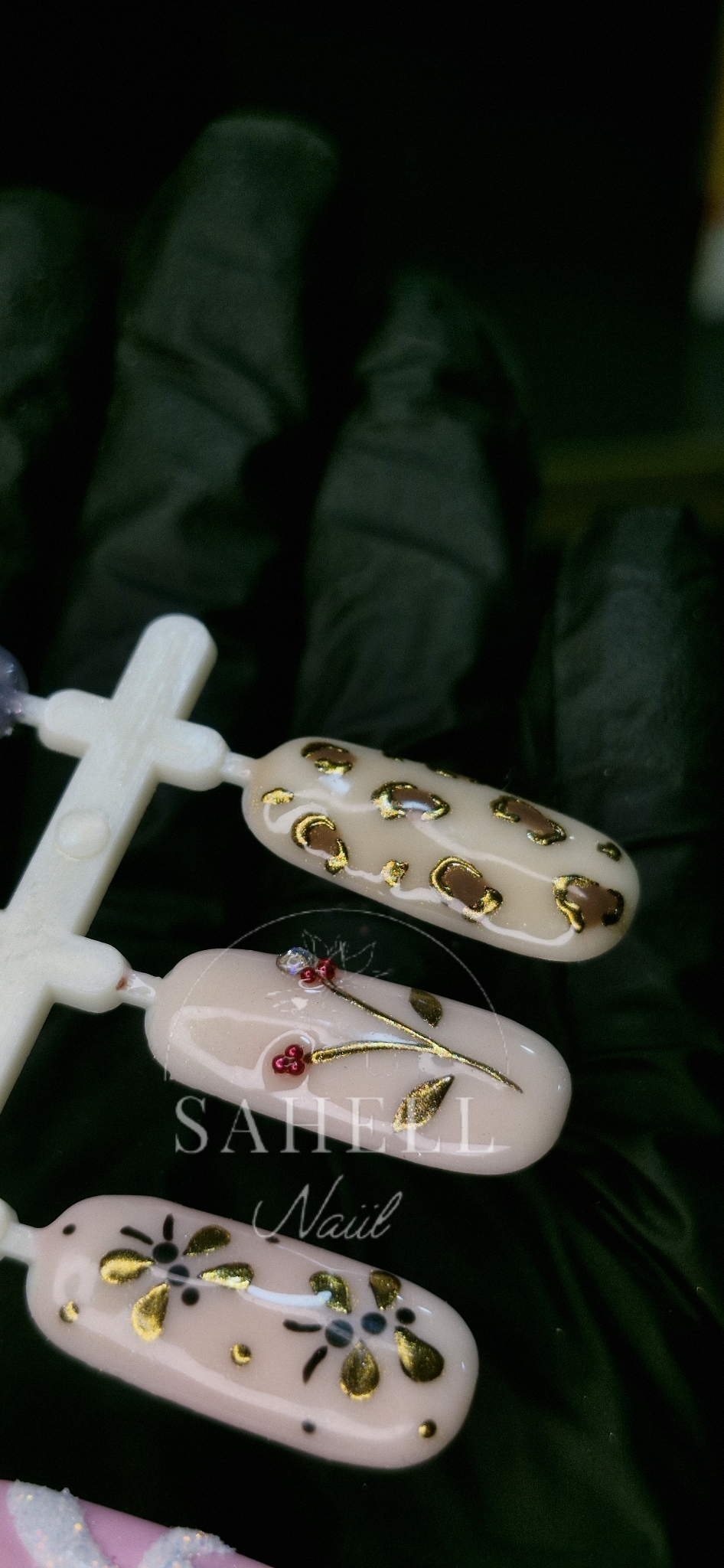 خدمات تخصصی ناخن ساحل