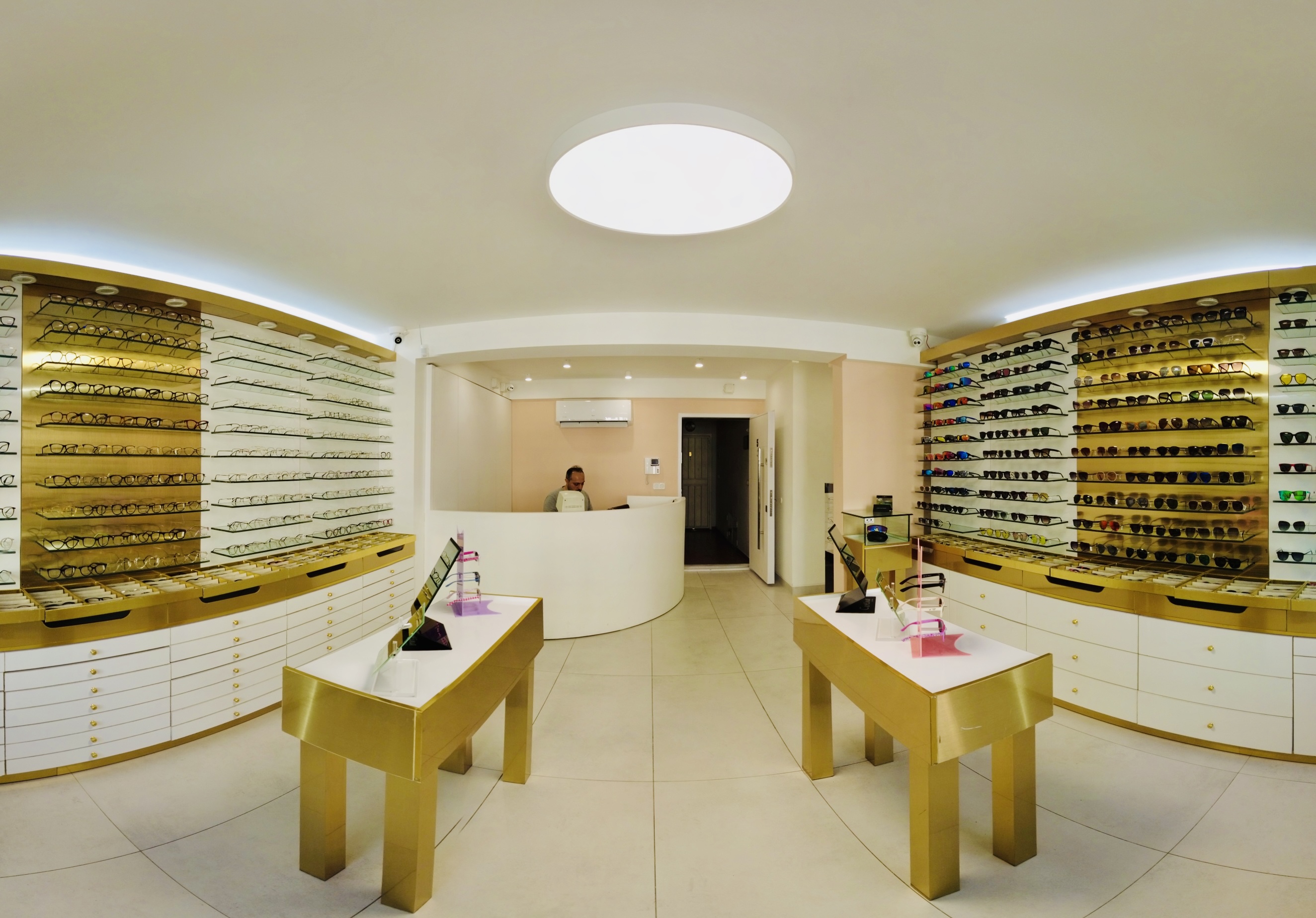 کلینیک چشم پزشکی و عینک اپتی سنتر