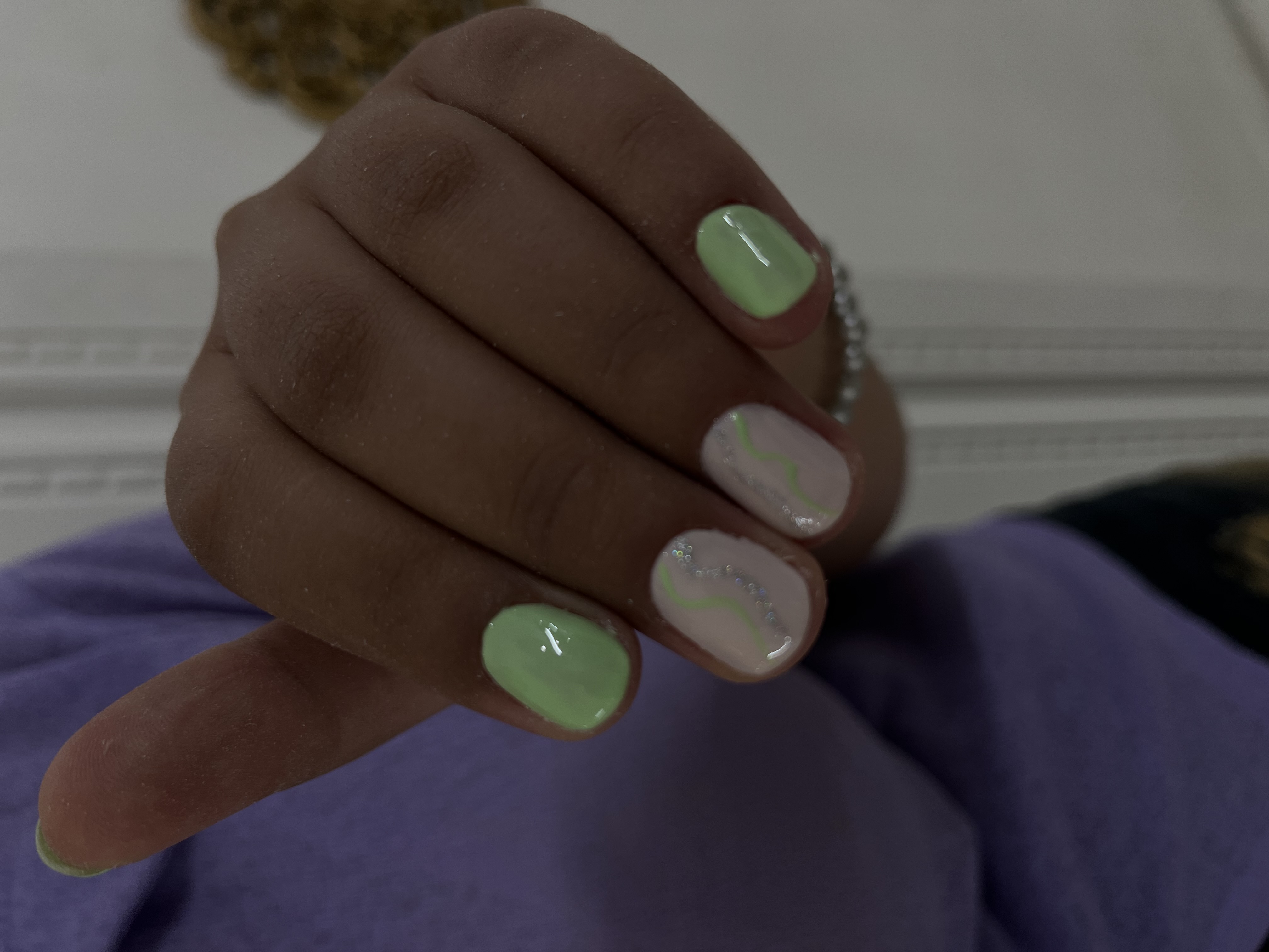 خدمات کاشت و طراحی ناخن