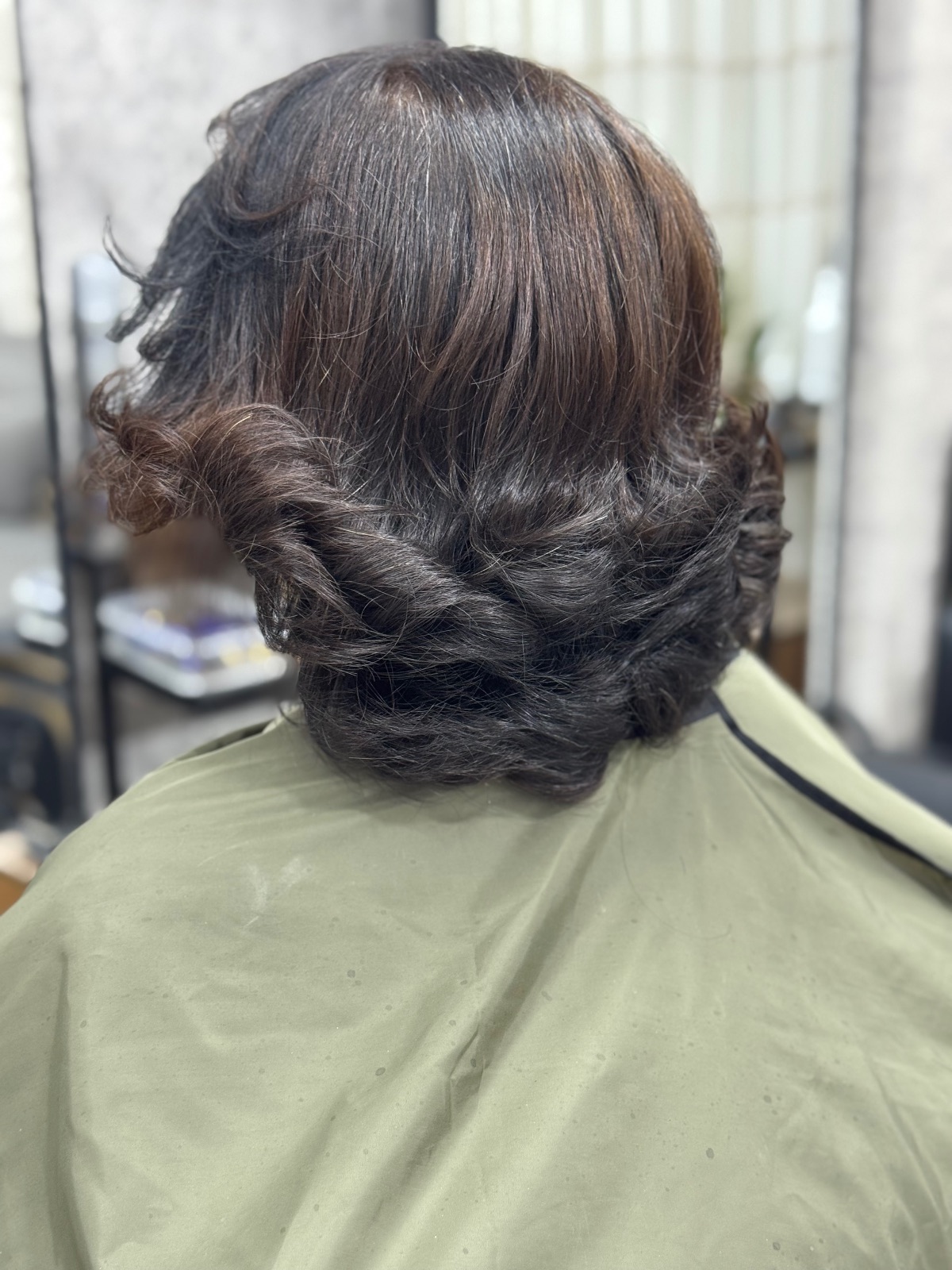 مرکز تخصصی کوتاهی مو رنگ مونا محمدی