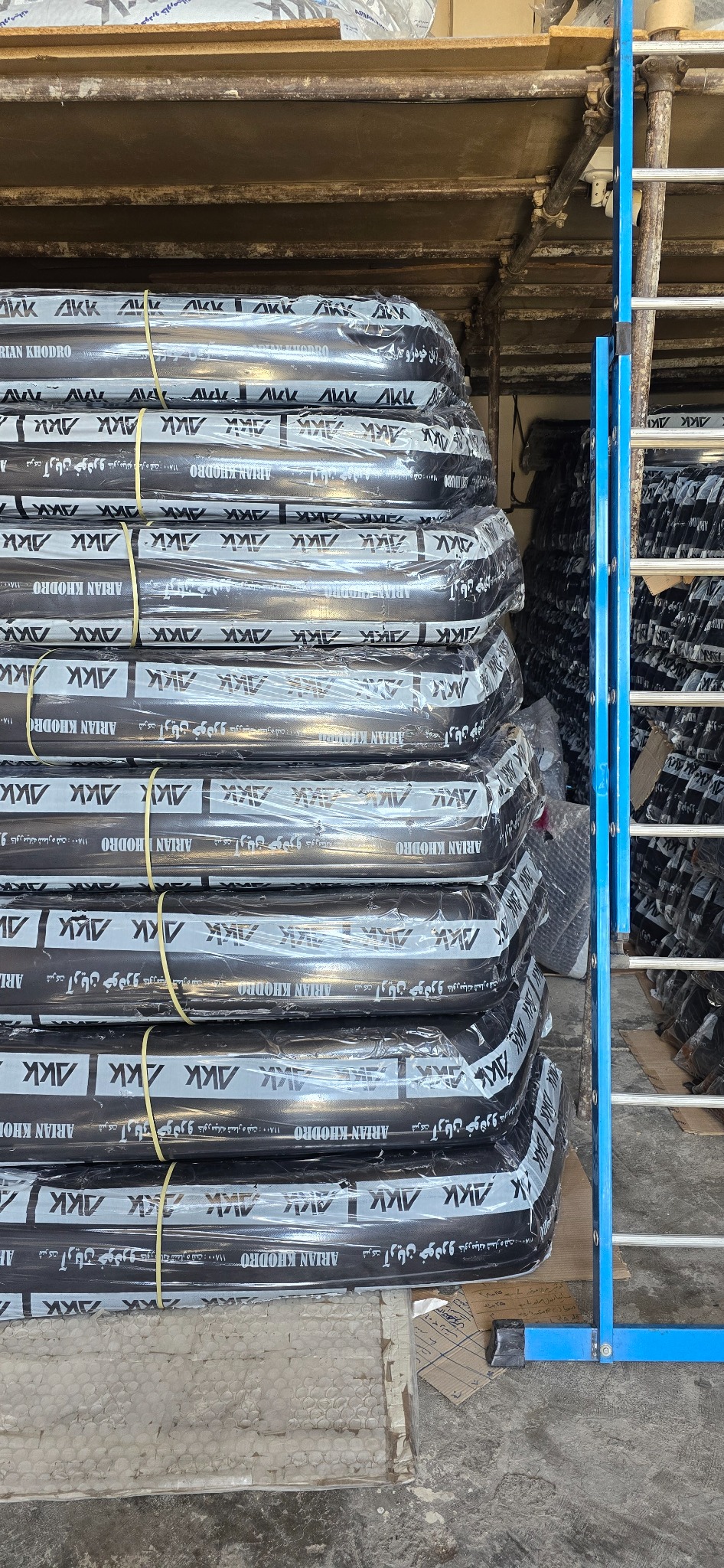 بازرگانی عزیزی