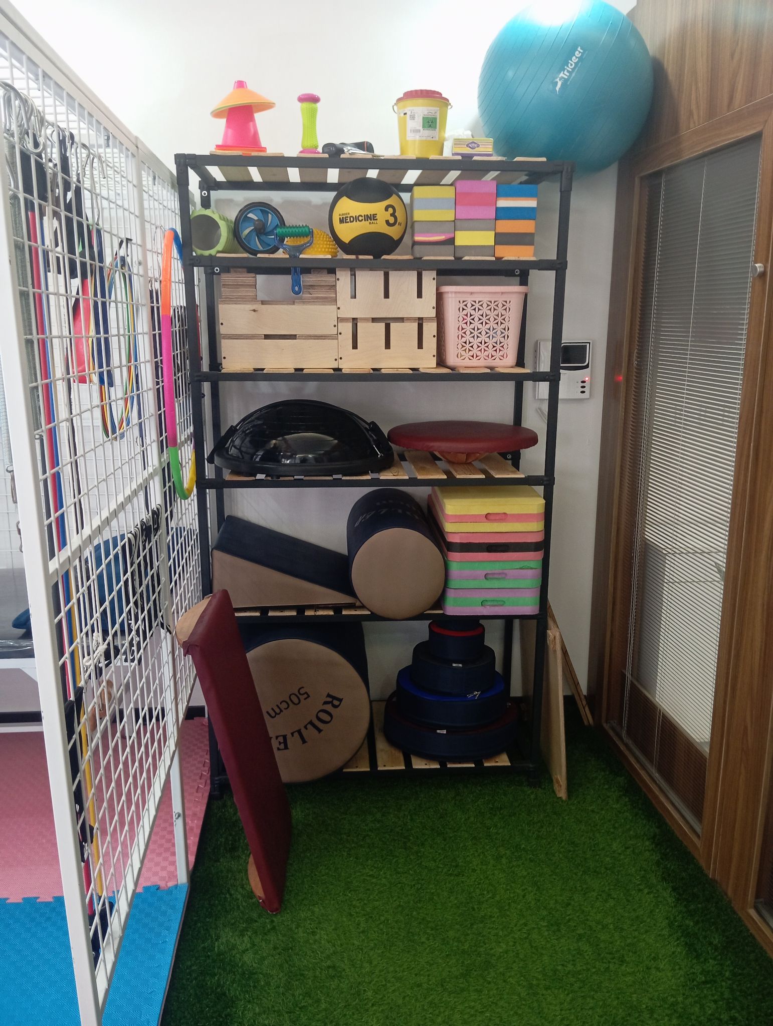 کلینیک کاردرمانی و گفتاردرمانی منجی