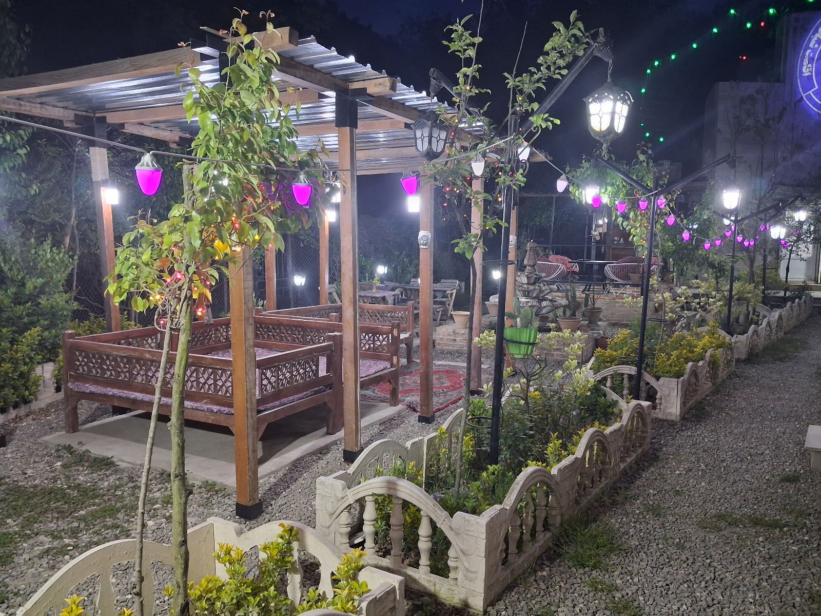 باغ رستوران مجلل