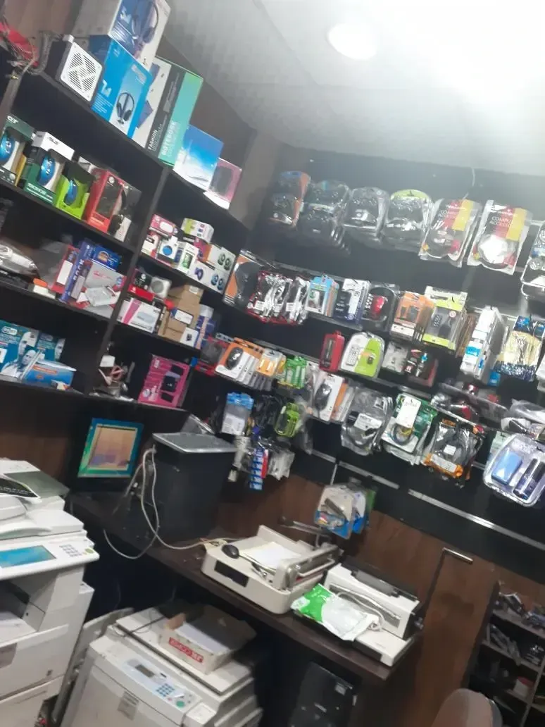 خدمات چاپ و پیرینت  و فتوکپی و اینترنت و کامپیوتر