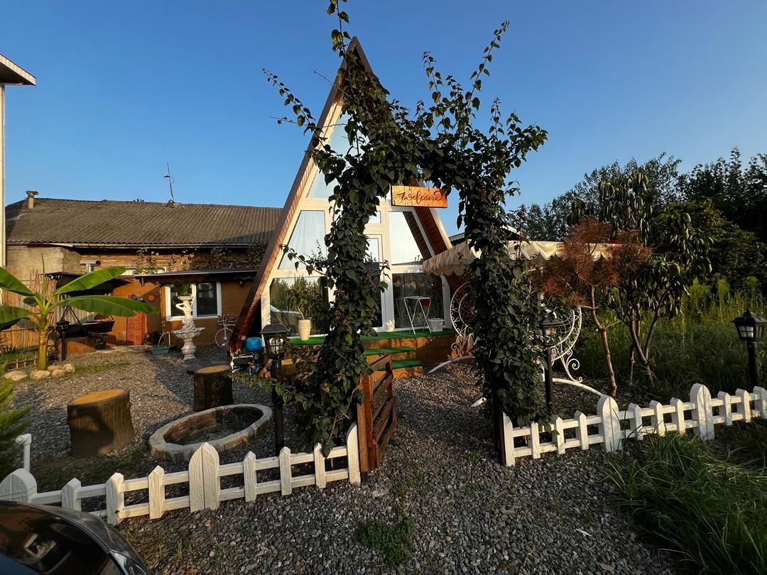 کلبه سوئیسی ساحلی یک خوابه