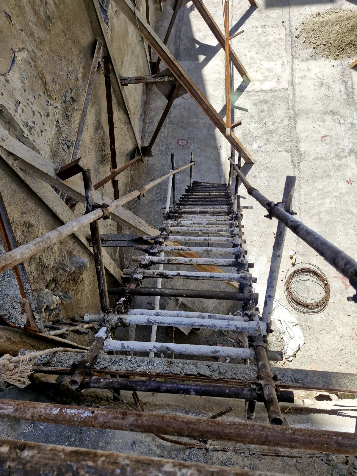 خدمات نصب اجاره داربست فلزی ته